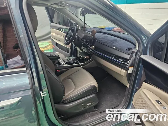 Kia Carnival Generation 4 — Фото автомобиля 12