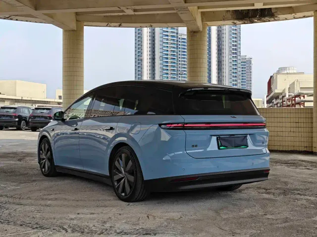 Li Auto i8 — Фото автомобиля 6