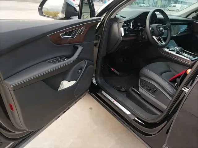 Audi Q7 — Фото автомобиля 15