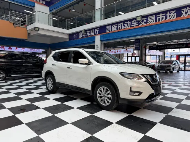 Nissan X-Trail — Фото автомобиля 3