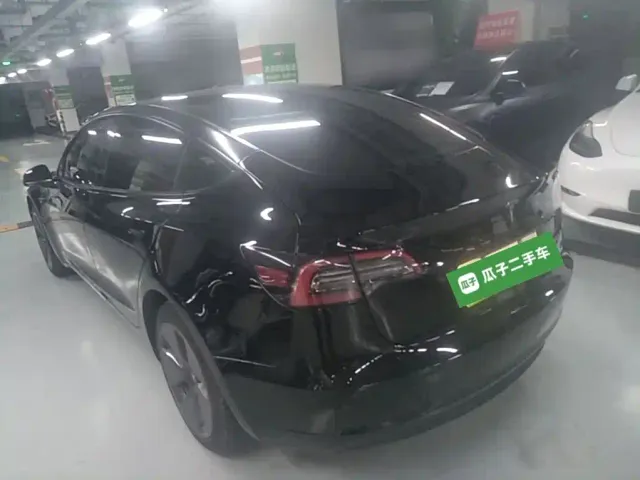 Tesla Model 3 — Фото автомобиля 4