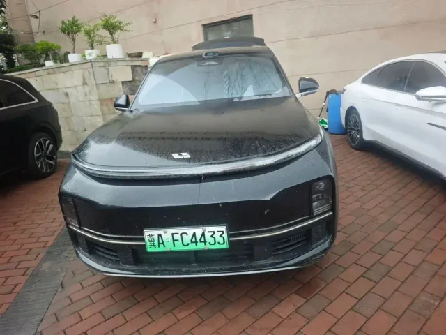 Li Auto L8 — Фото автомобиля 2