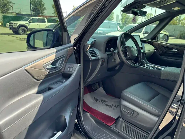 Toyota Alphard — Фото автомобиля 4