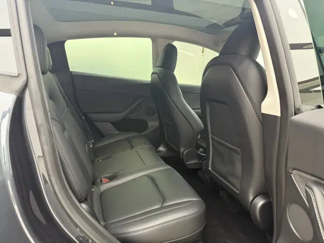 Tesla Model Y — Фото автомобиля 17