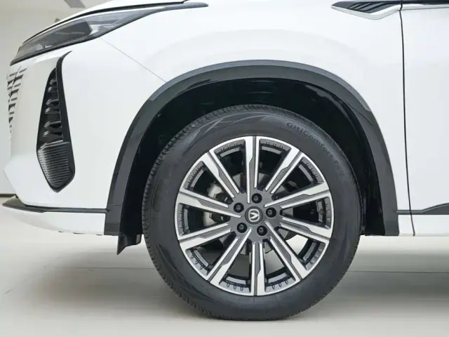 Changan CS75 Plus — Фото автомобиля 15