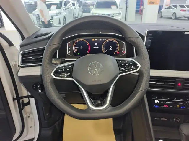 Volkswagen Tiguan L — Фото автомобиля 10