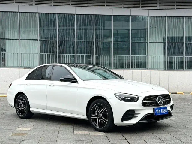 Mercedes-Benz E-Class — Фото автомобиля 3