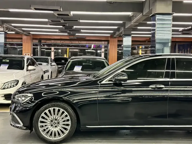 Mercedes-Benz E-Class — Фото автомобиля 4