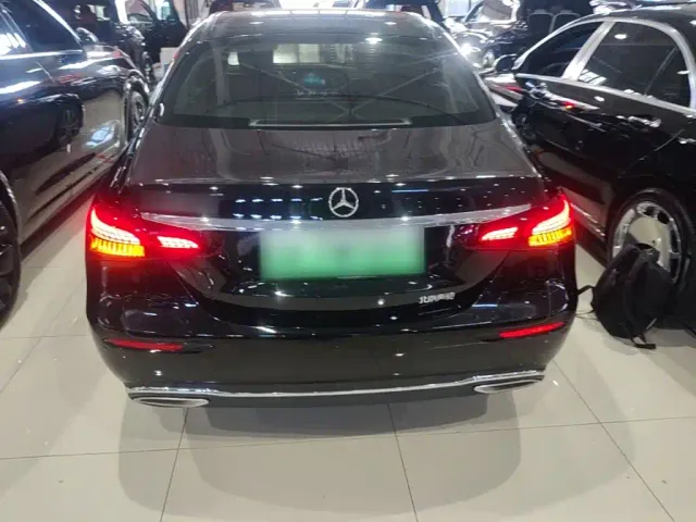 Mercedes-Benz E-Class — Фото автомобиля 5