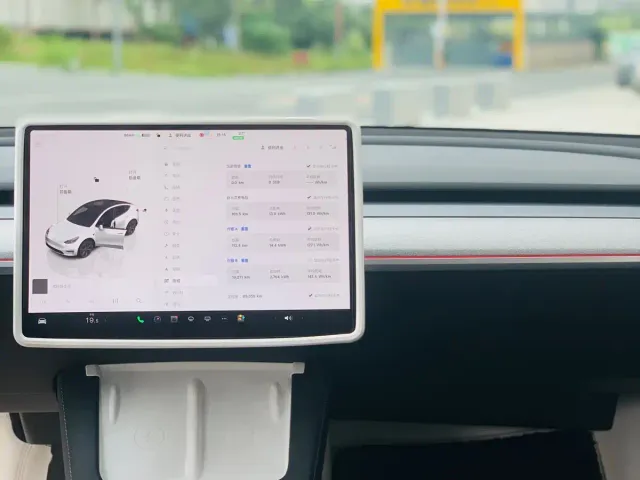 Tesla Model Y — Фото автомобиля 24