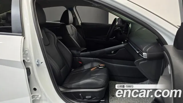 Hyundai Avante CN7 — Фото автомобиля 16