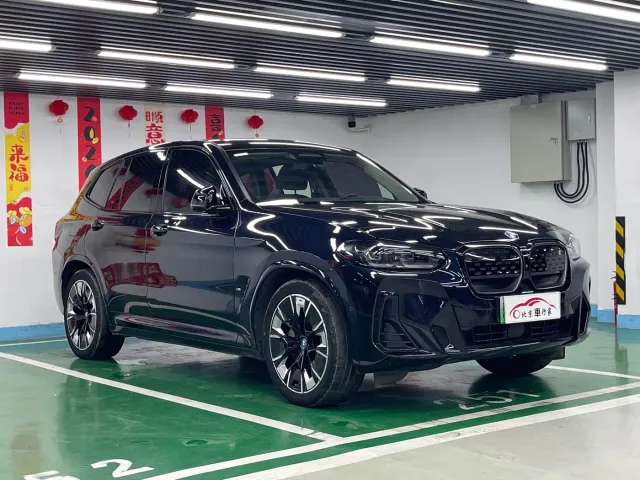 BMW iX3 — Фото автомобиля 3