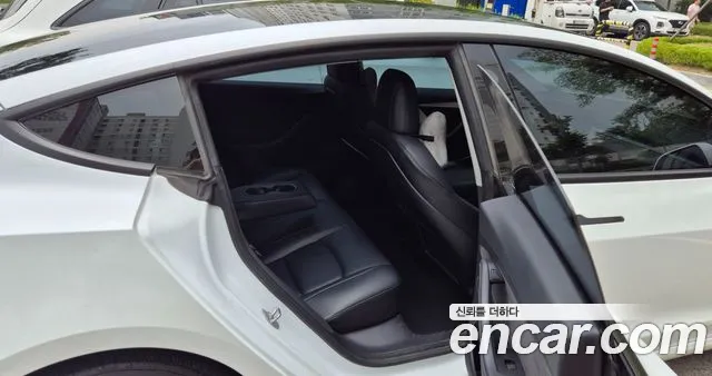 Tesla Model 3 — Фото автомобиля 11