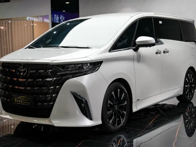 Toyota Alphard — Фото автомобиля 2