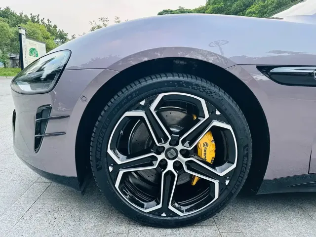 Xiaomi SU7 — Фото автомобиля 10