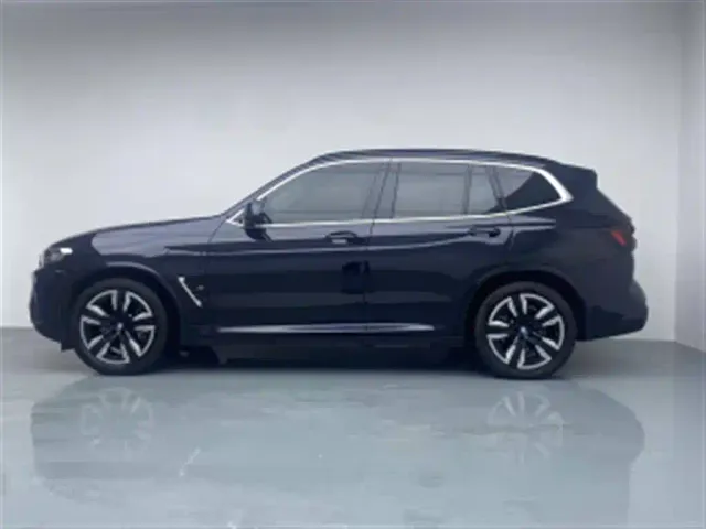 BMW iX3 — Фото автомобиля 4
