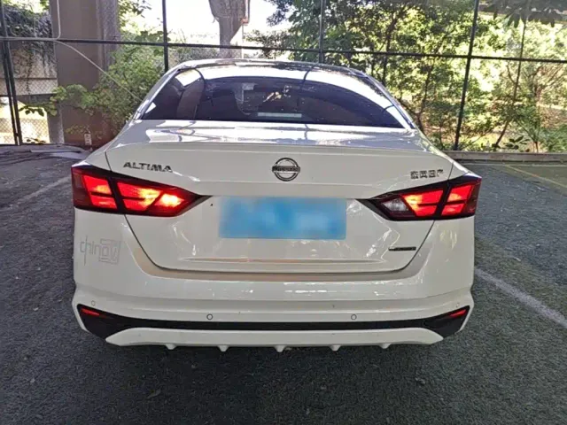 Nissan Teana — Фото автомобиля 5