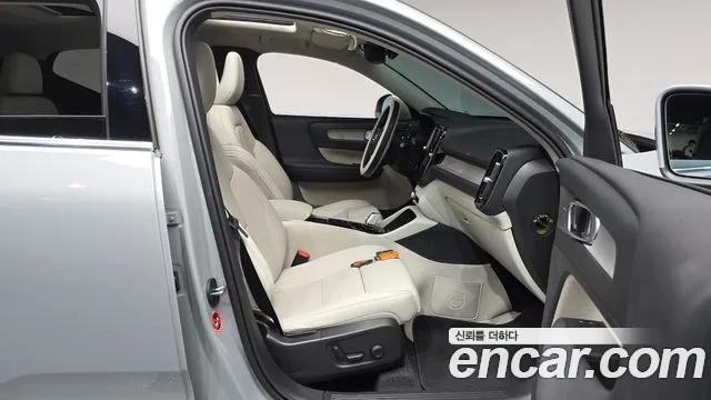 Вольво XC40 — Фото автомобиля 26