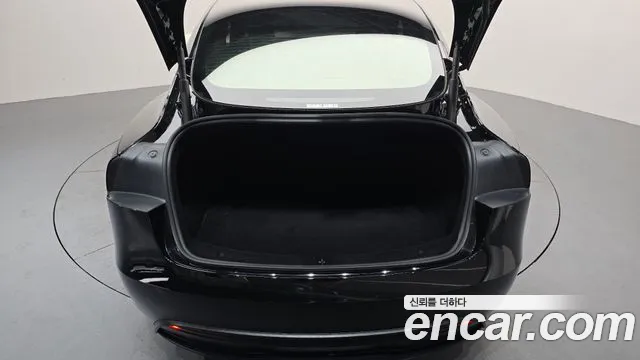 Tesla Model 3 — Фото автомобиля 17