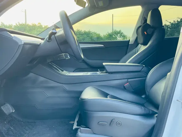 Tesla Model Y — Фото автомобиля 11