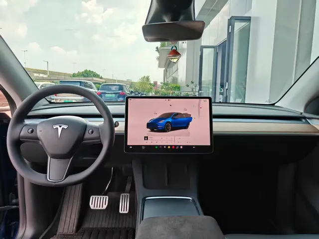 Tesla Model Y — Фото автомобиля 9