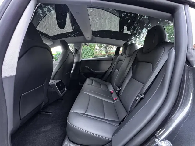 Tesla Model 3 — Фото автомобиля 10