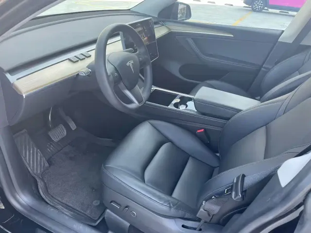 Tesla Model Y — Фото автомобиля 9