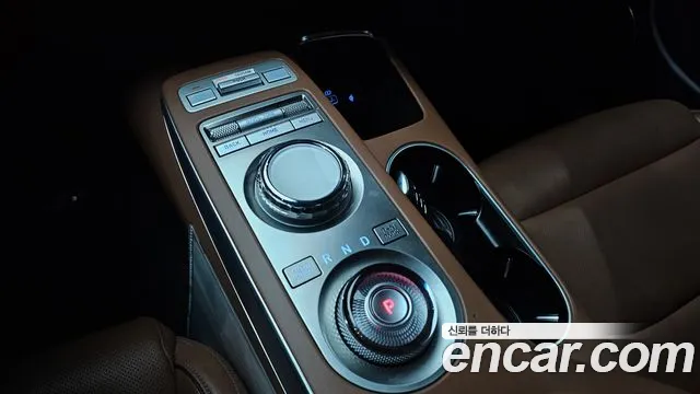 Genesis GV70 — Фото автомобиля 8