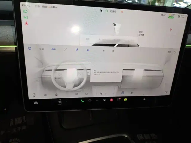 Tesla Model Y — Фото автомобиля 12
