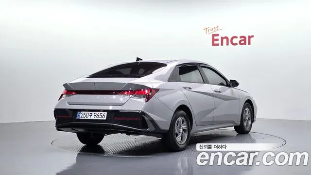 Hyundai Avante CN7 — Фото автомобиля 2