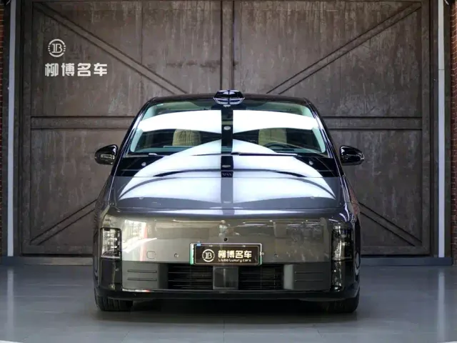 Li Auto MEGA — Фото автомобиля 2
