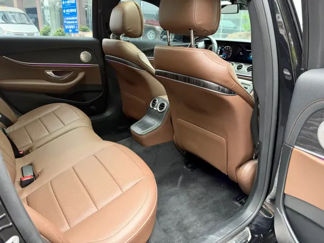 Mercedes-Benz E-Class — Фото автомобиля 13