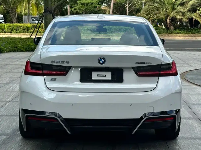 BMW i3 — Фото автомобиля 8