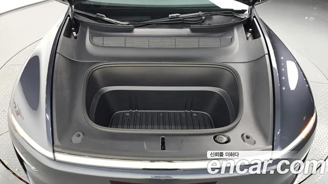 Tesla Model Y — Фото автомобиля 9