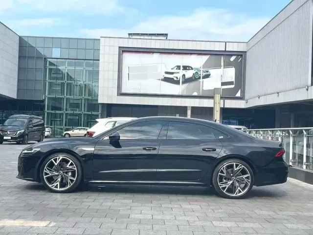 Audi A7L — Фото автомобиля 8