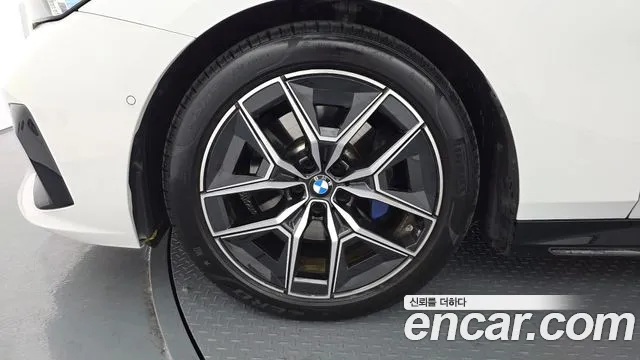 BMW 5 Series G60 — Фото автомобиля 5