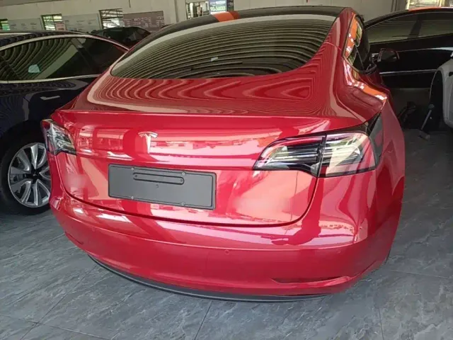 Tesla Model 3 — Фото автомобиля 5