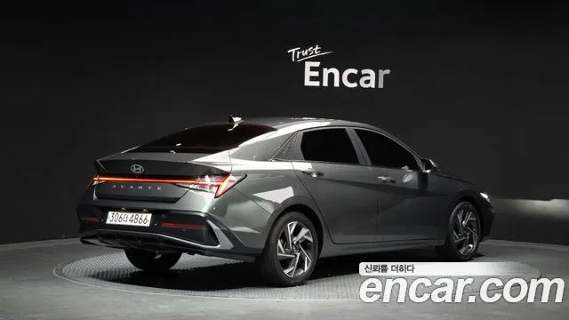 Hyundai AVANTE — Фото автомобиля 2