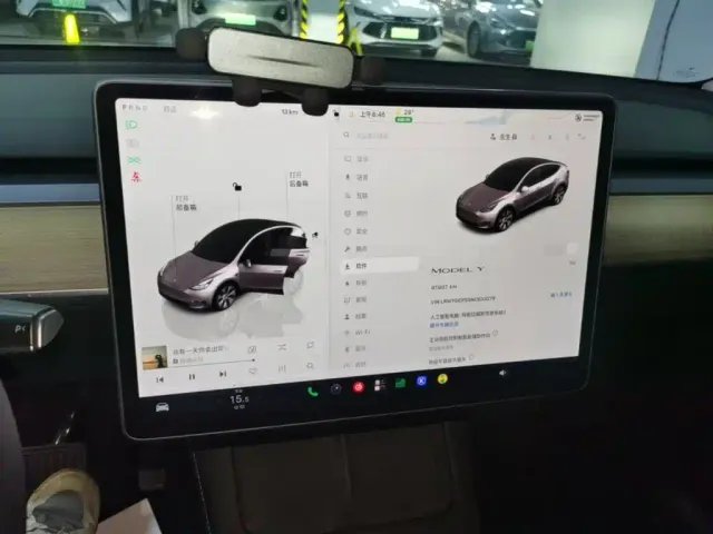 Tesla Model Y — Фото автомобиля 12