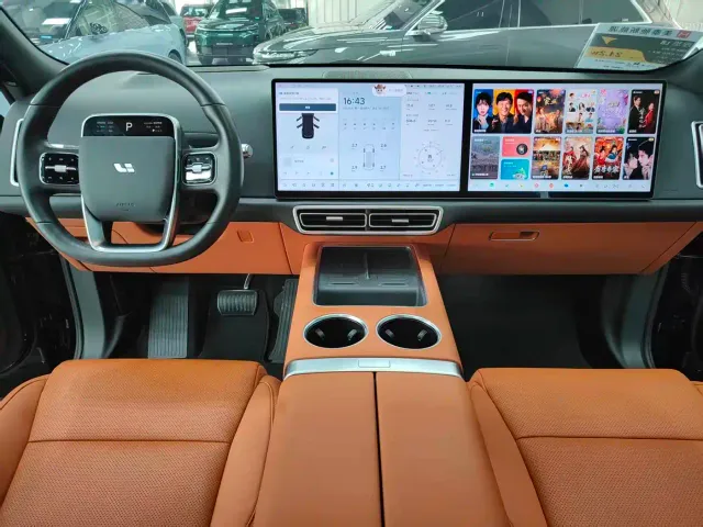 Li Auto L8 — Фото автомобиля 4