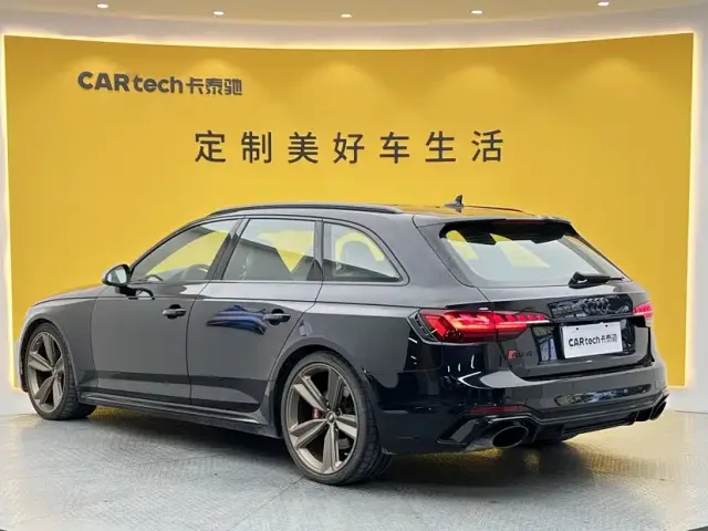 Audi RS 4 — Фото автомобиля 6