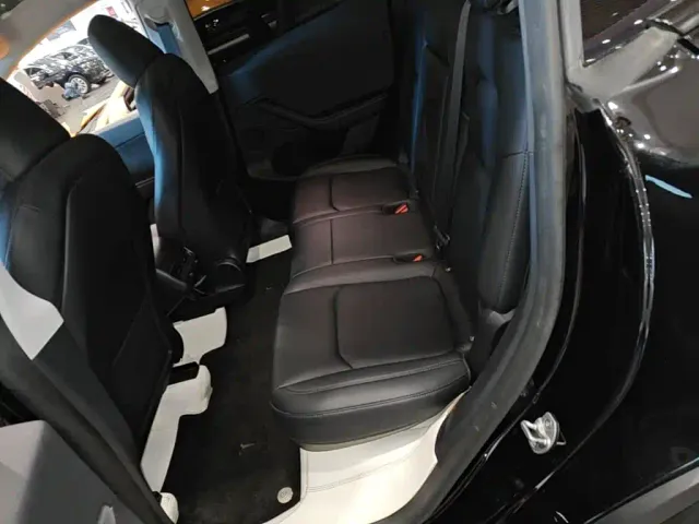 Tesla Model Y — Фото автомобиля 16