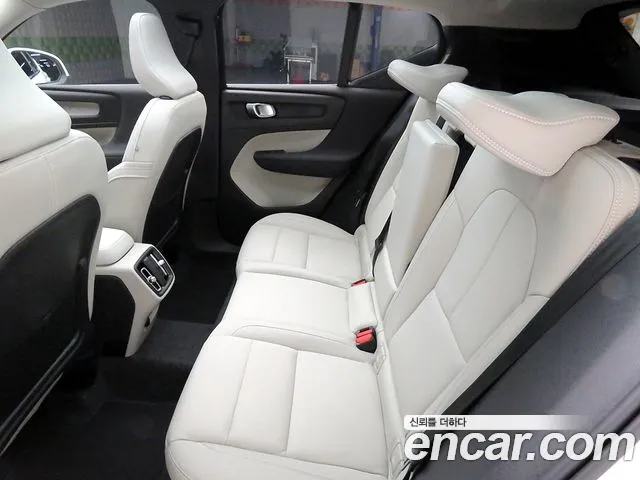 Volvo XC40 — Фото автомобиля 13
