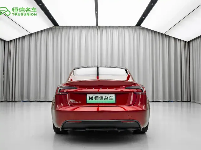 Tesla Model 3 — Фото автомобиля 5