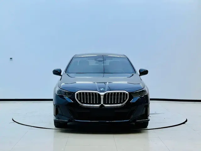 BMW 5 Series — Фото автомобиля 2