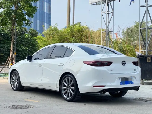 Mazda Axela — Фото автомобиля 7