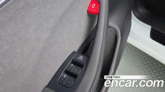 Tesla Model 3 — Фото автомобиля 30