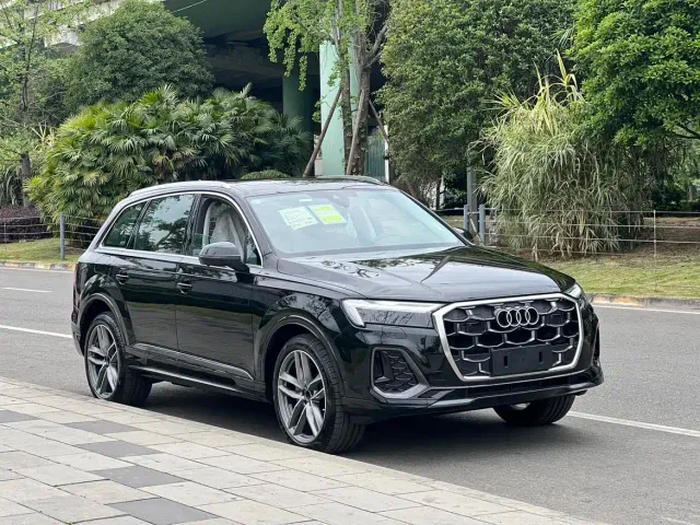 Audi Q7 — Фото автомобиля 3