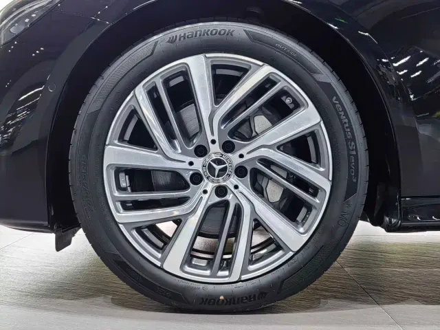 Mercedes-Benz E-Class — Фото автомобиля 7