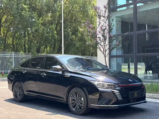 Dongfeng Yixuan MAX — Фото автомобиля 3
